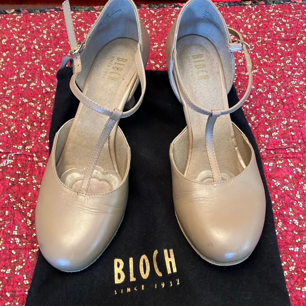 Bloch ballroom dancing shoe. Ladies size 11 W.